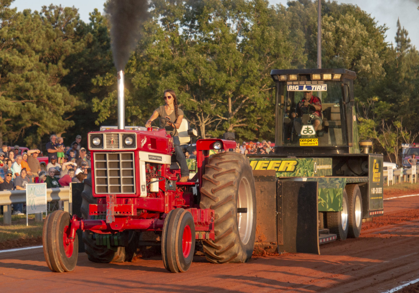 TractorPull01.JPG